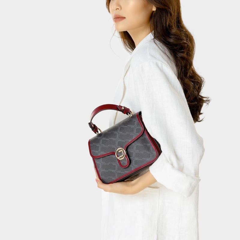 Túi xách nhỏ nắp gập họa tiết monogram - Hình ảnh 3